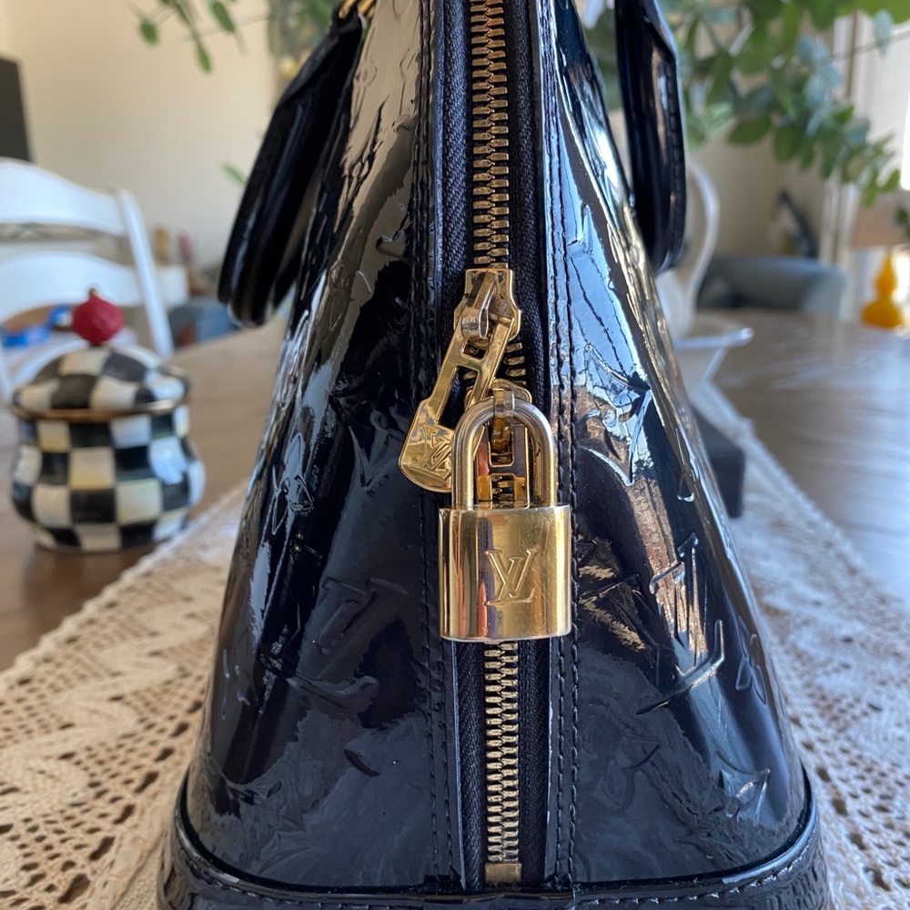 Louis Vuitton M91443 Alma PM Navy Blue Vernis Bag - Picture 4 of 16